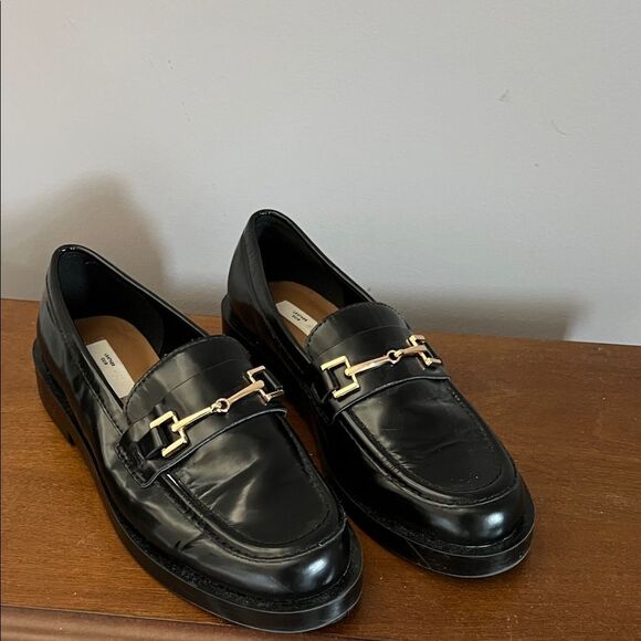 H&M Black gold accent loafer - Picture 2 of 12
